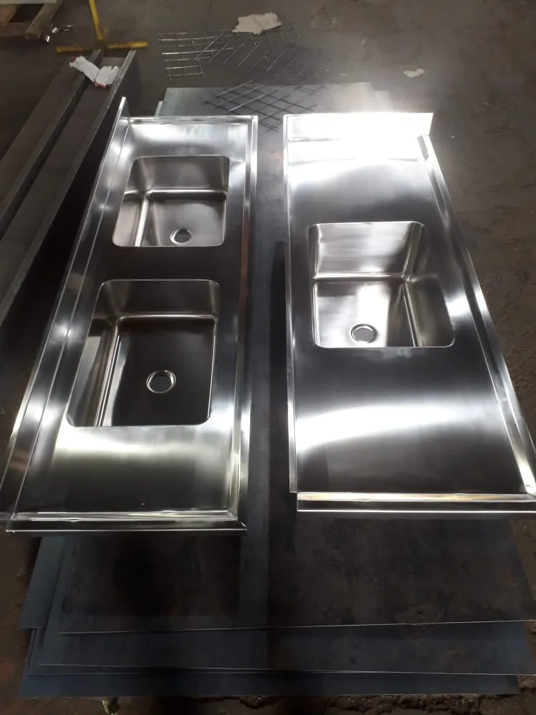 bancada de inox com pia